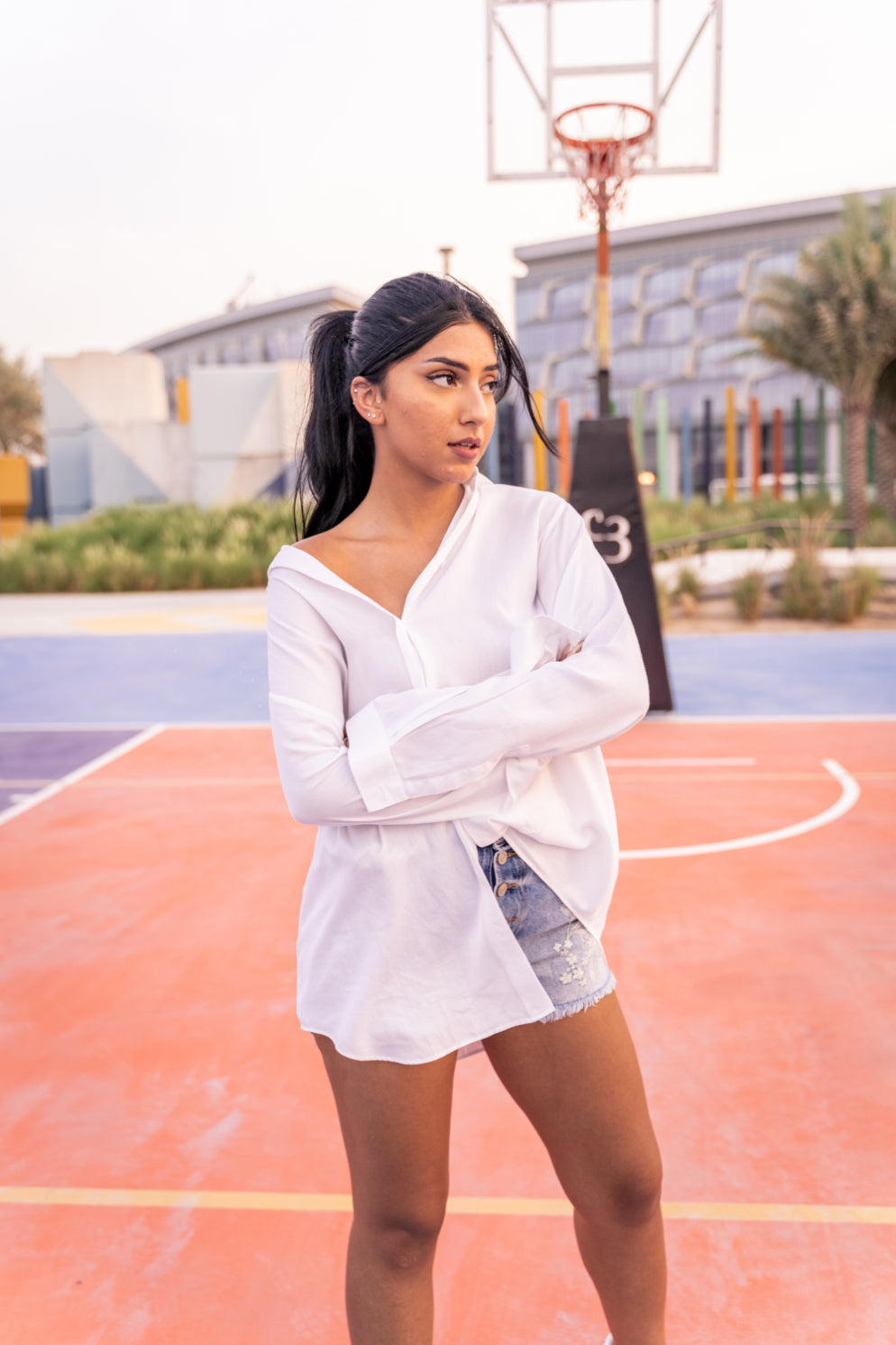 White Oversized Shirt for Women in Felt Cotton, Dubai - EMBODY
